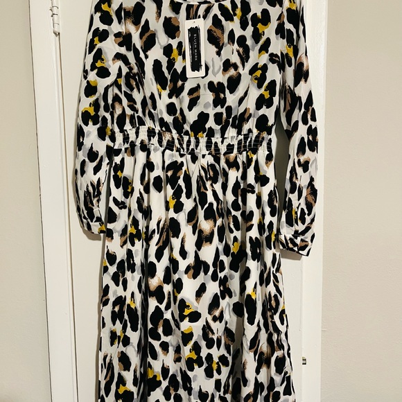 I’m selling a Casual to dressy dress - Picture 2 of 4